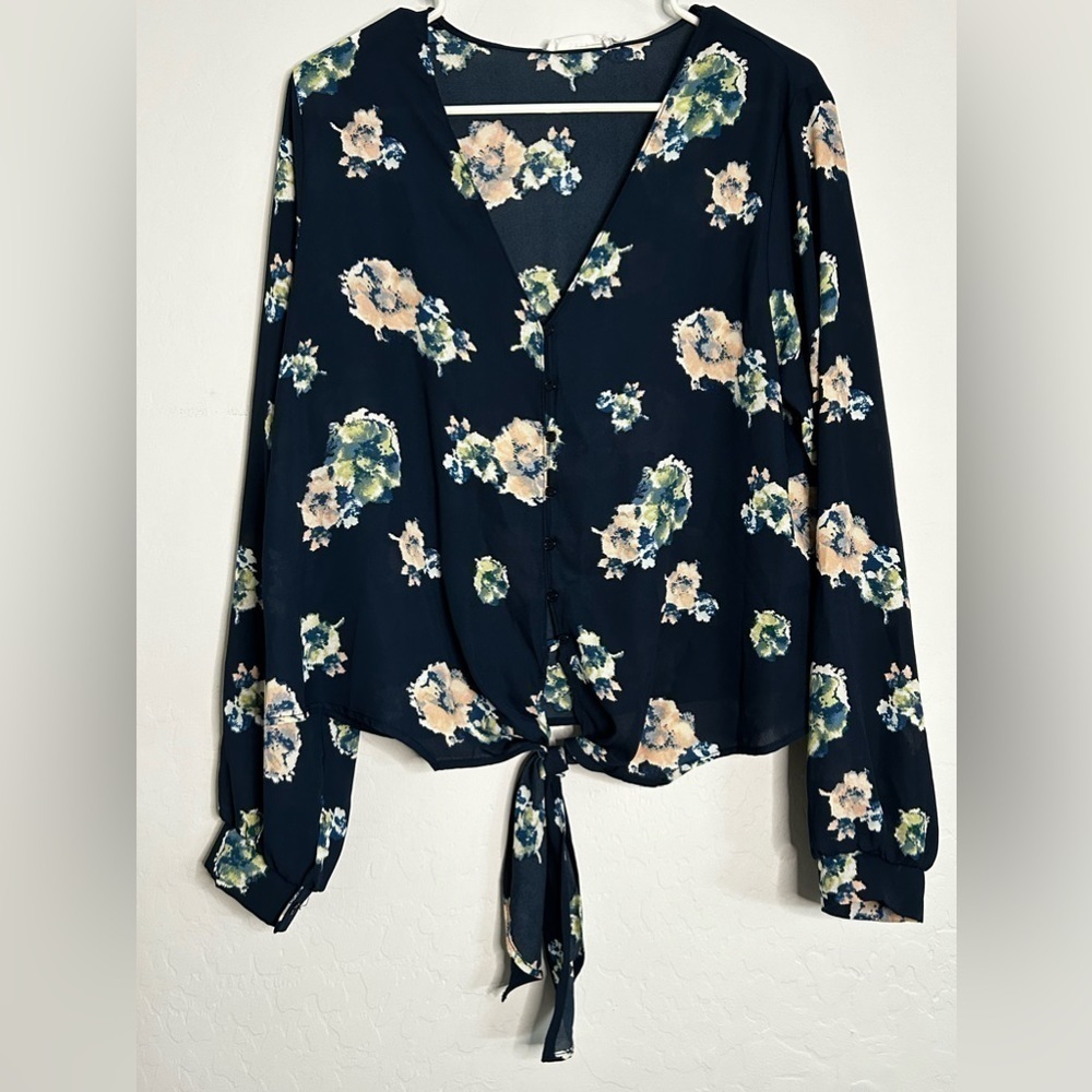 Floral knotted blouse.